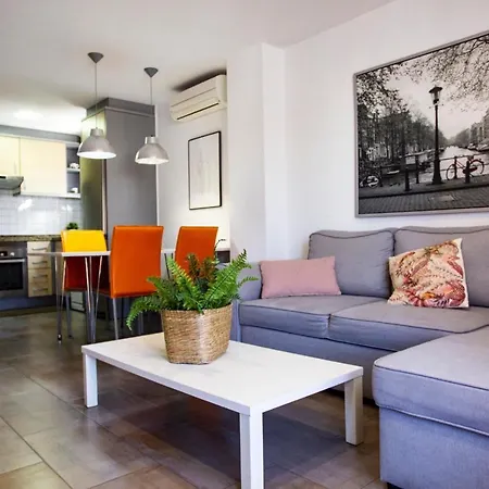 A 50 Metros De La Playa, Luminoso Y Acogedor