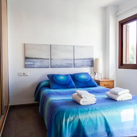 Apartamento A 50 Metros De La Playa, Luminoso Y Acogedor